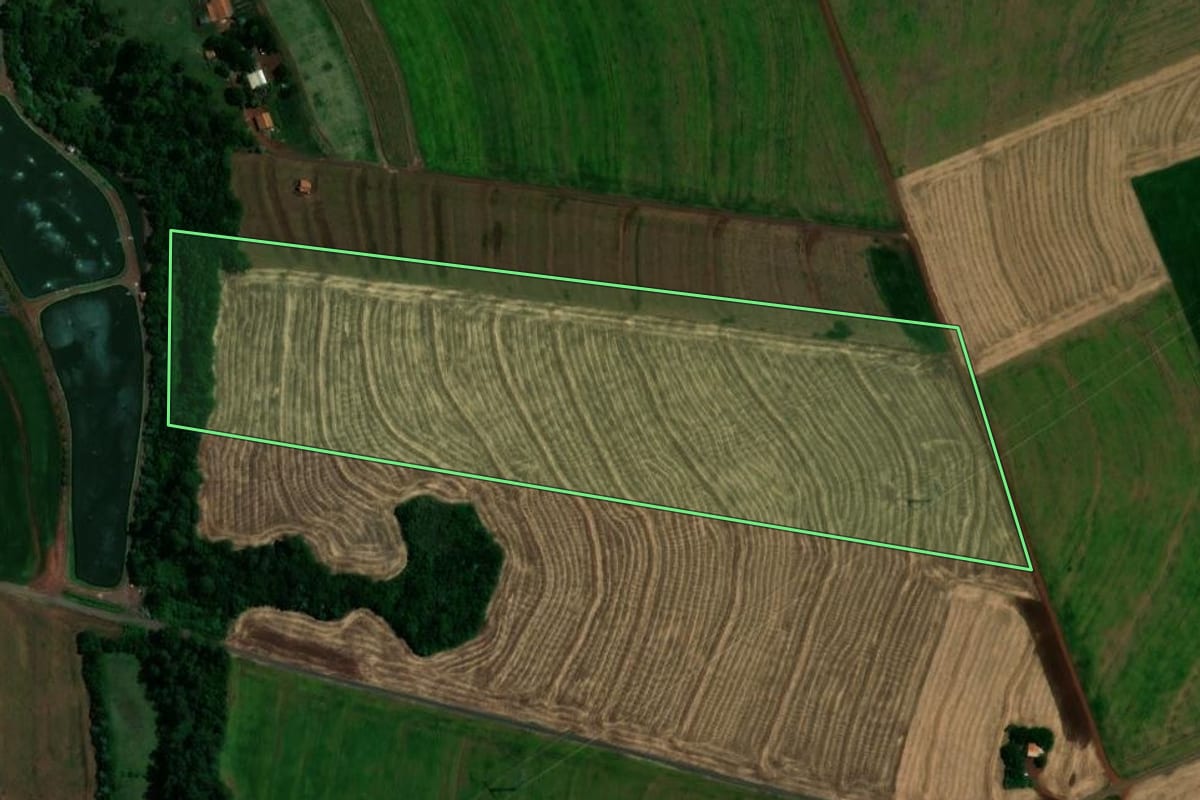 Imagem de satélite do imóvel rural em Tupãssi (PR), com o contorno declarado no CAR desenhado por cima.