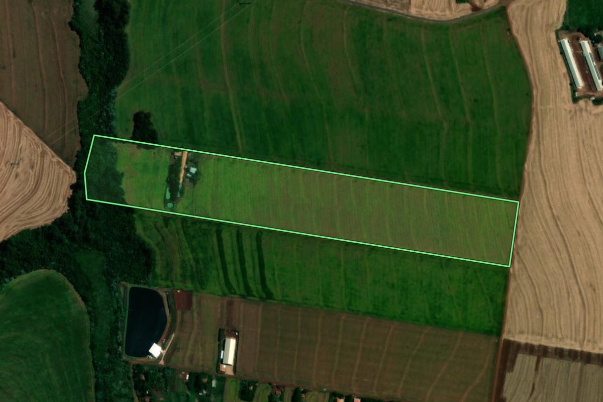 Imagem de satélite do imóvel rural em Tupãssi (PR), com o contorno declarado no CAR desenhado por cima.