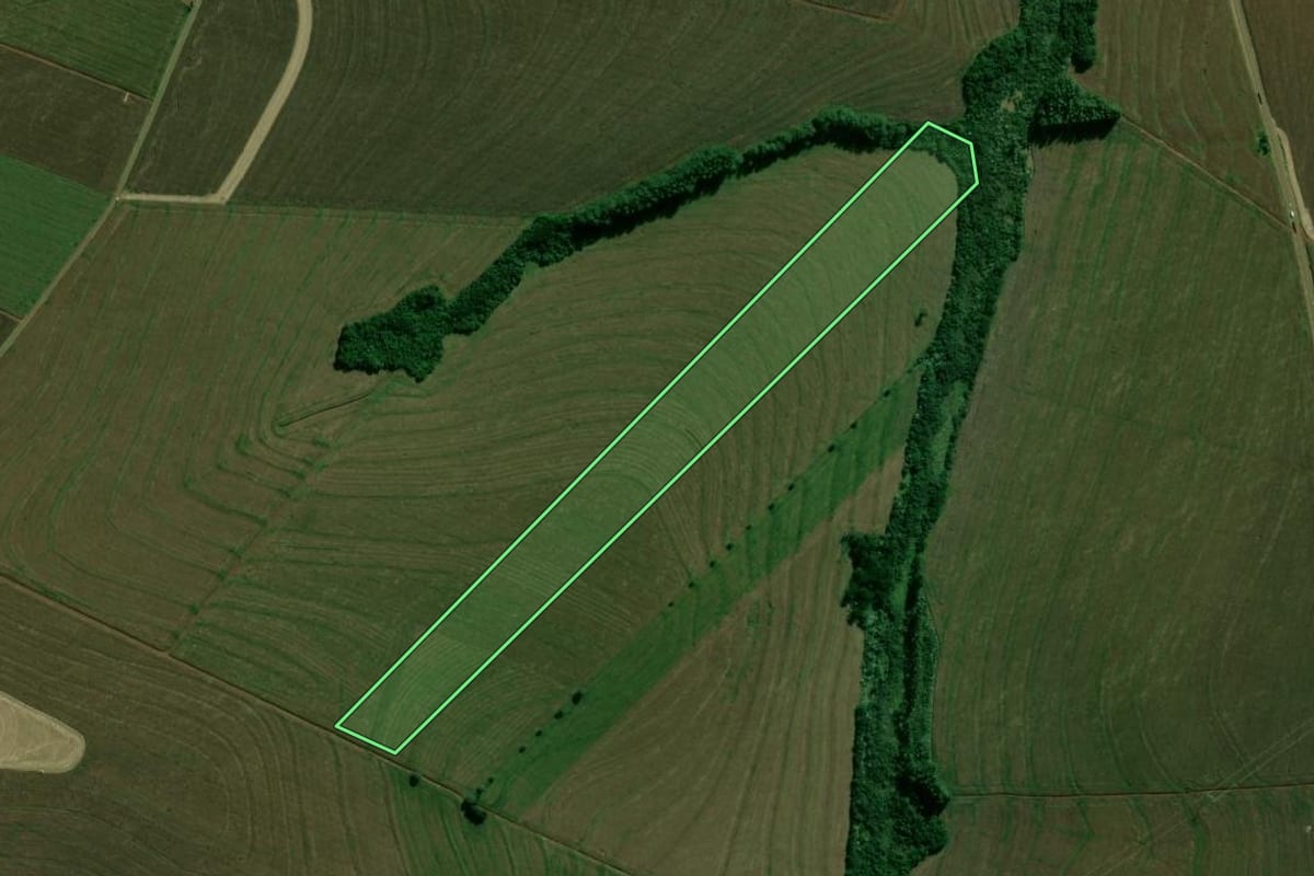 Imagem de satélite do imóvel rural em Tupãssi (PR), com o contorno declarado no CAR desenhado por cima.