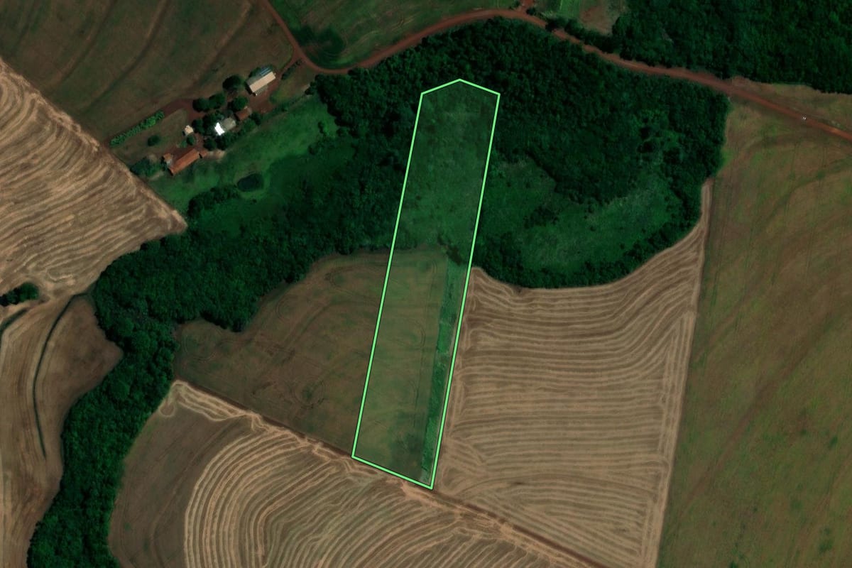 Imagem de satélite do imóvel rural em Tupãssi (PR), com o contorno declarado no CAR desenhado por cima.