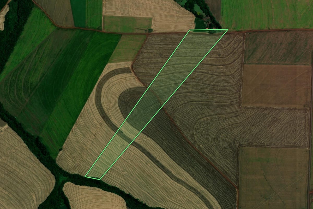 Imagem de satélite do imóvel rural em Tupãssi (PR), com o contorno declarado no CAR desenhado por cima.