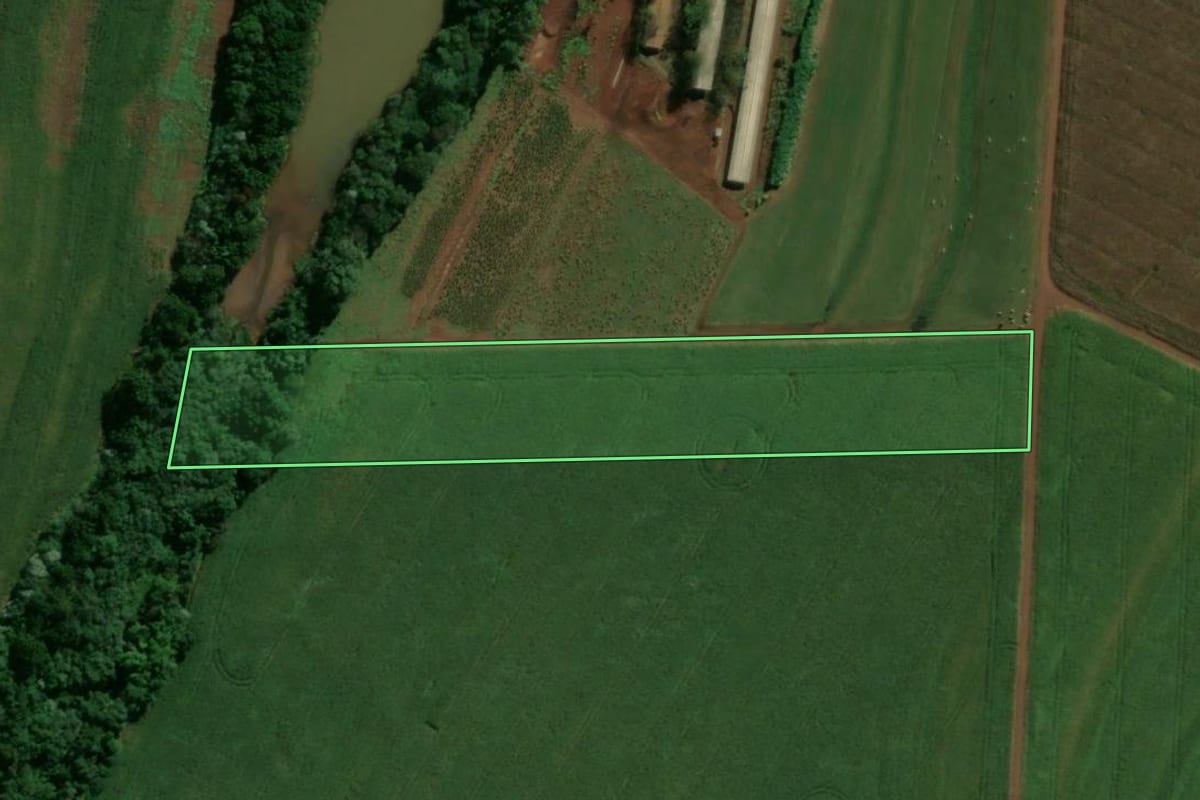 Imagem de satélite do imóvel rural em Tupãssi (PR), com o contorno declarado no CAR desenhado por cima.
