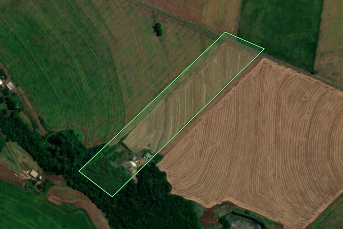 Imagem de satélite do imóvel rural em Tupãssi (PR), com o contorno declarado no CAR desenhado por cima.