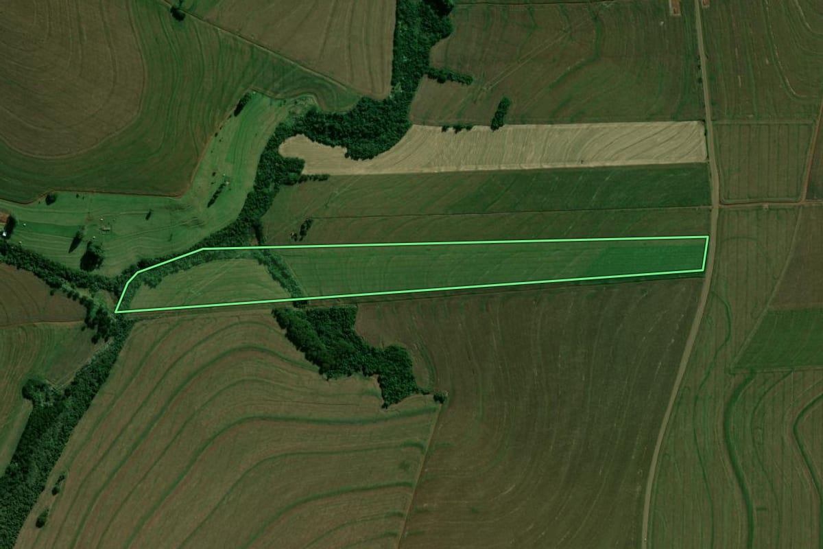 Imagem de satélite do imóvel rural em Tupãssi (PR), com o contorno declarado no CAR desenhado por cima.