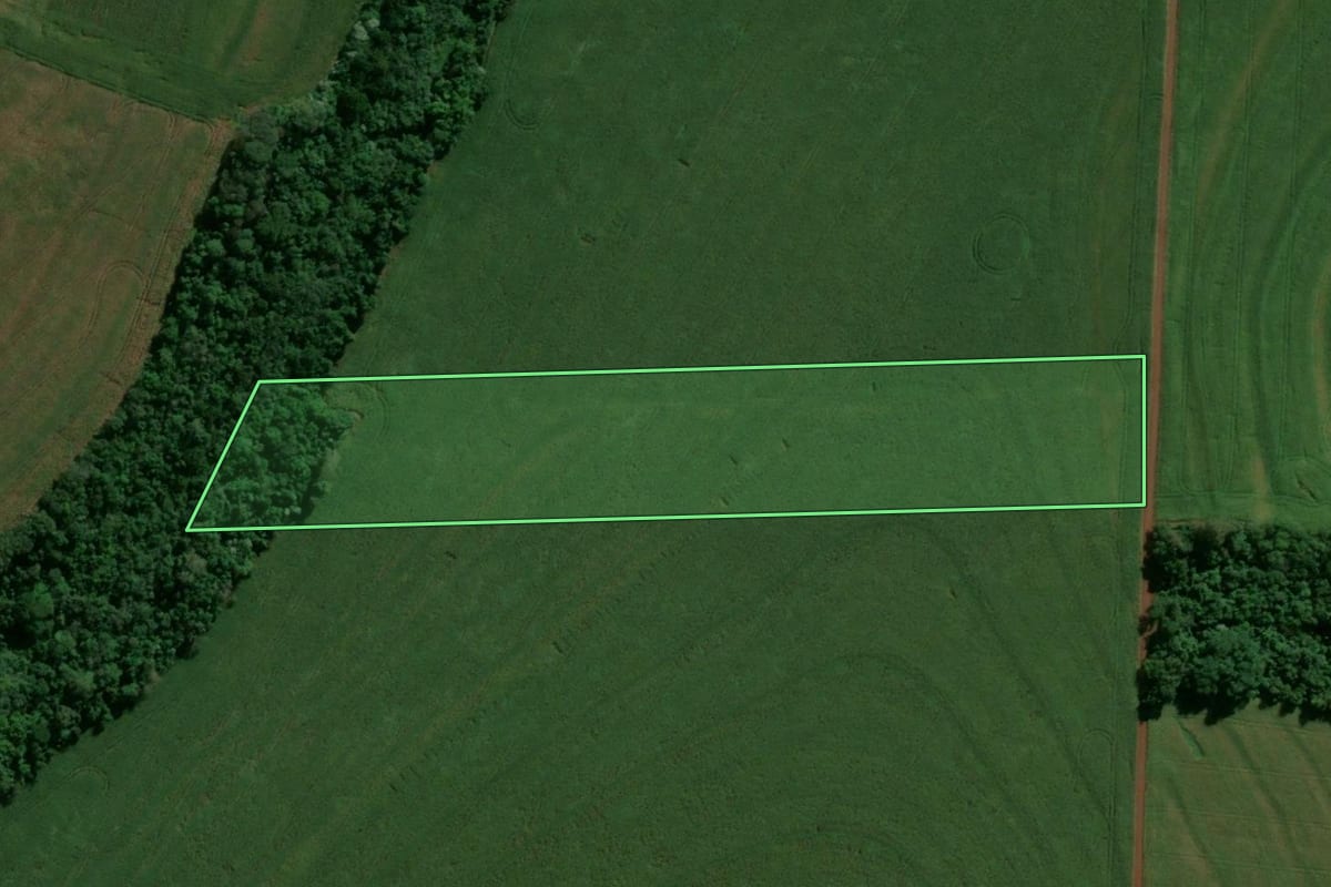 Imagem de satélite do imóvel rural em Tupãssi (PR), com o contorno declarado no CAR desenhado por cima.