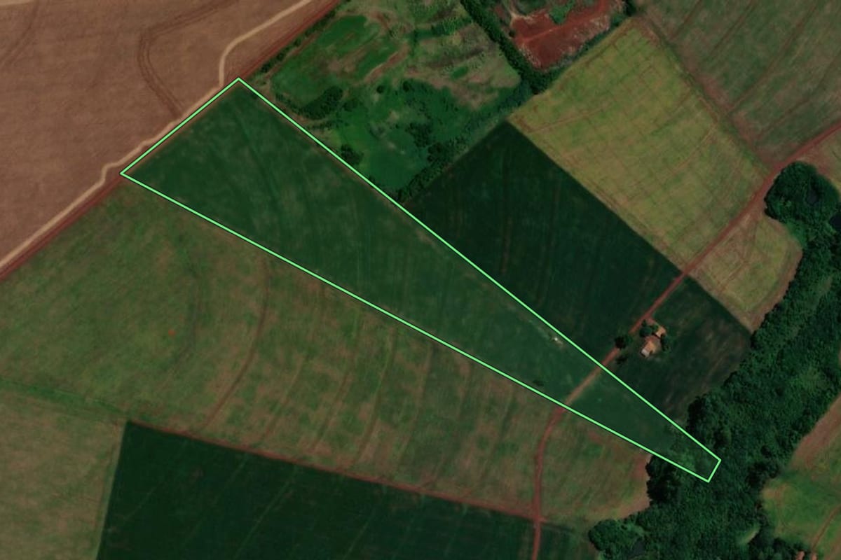 Imagem de satélite do imóvel rural em Tupãssi (PR), com o contorno declarado no CAR desenhado por cima.