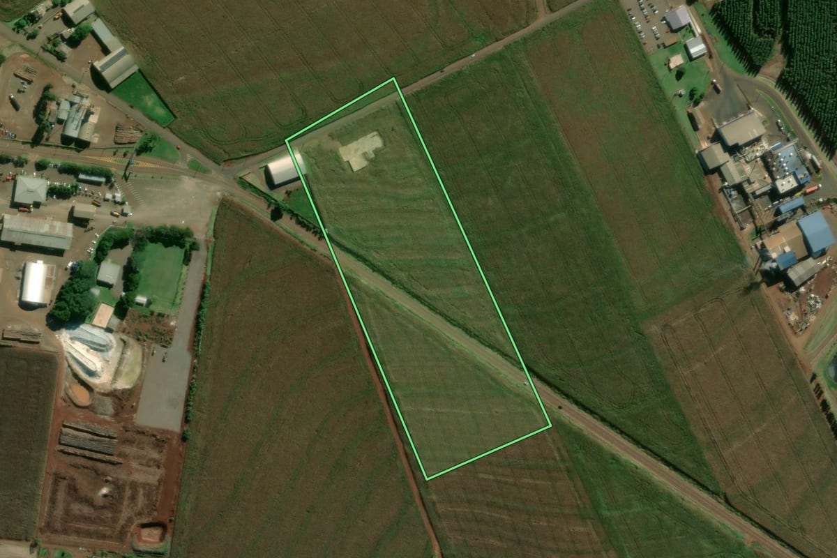 Imagem de satélite do imóvel rural em Tupãssi (PR), com o contorno declarado no CAR desenhado por cima.