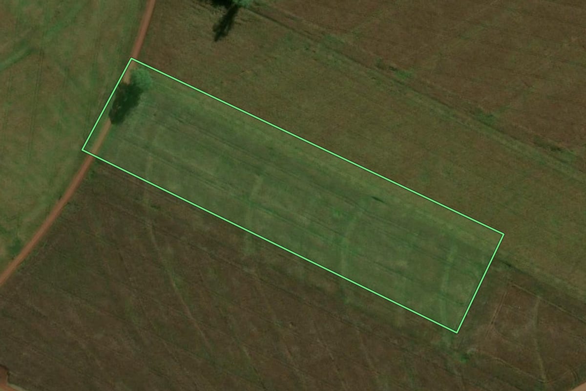 Imagem de satélite do imóvel rural em Tupãssi (PR), com o contorno declarado no CAR desenhado por cima.