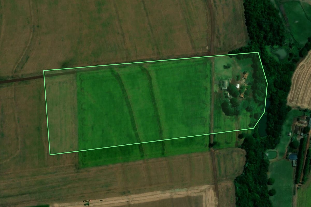 Imagem de satélite do imóvel rural em Tupãssi (PR), com o contorno declarado no CAR desenhado por cima.