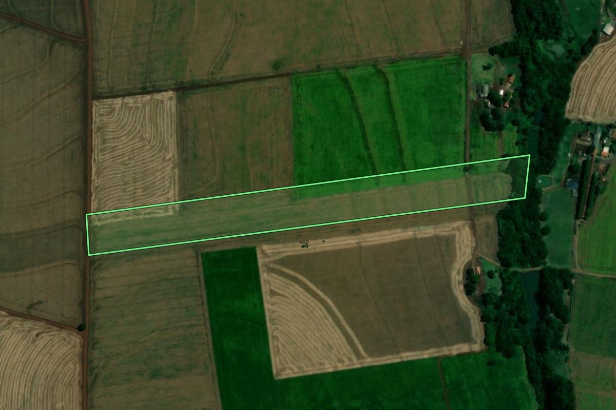 Imagem de satélite do imóvel rural em Tupãssi (PR), com o contorno declarado no CAR desenhado por cima.