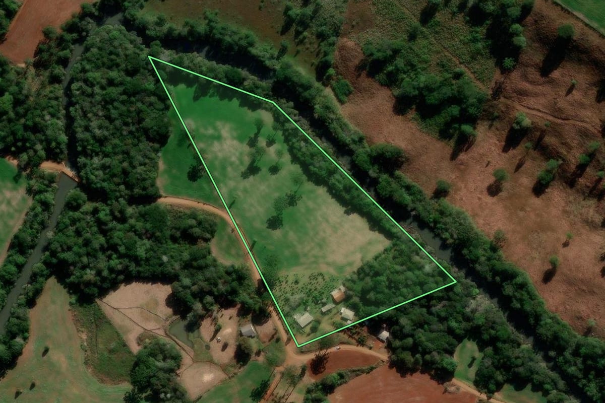 Imagem de satélite do imóvel rural em Turvo (PR), com o contorno declarado no CAR desenhado por cima.