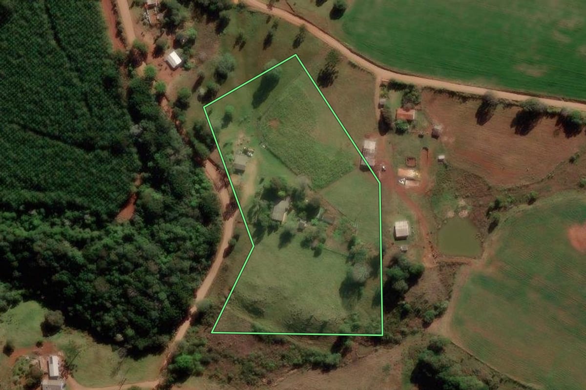 Imagem de satélite do imóvel rural em Turvo (PR), com o contorno declarado no CAR desenhado por cima.