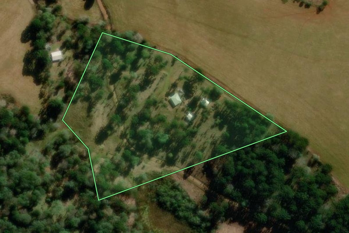 Imagem de satélite do imóvel rural em Turvo (PR), com o contorno declarado no CAR desenhado por cima.