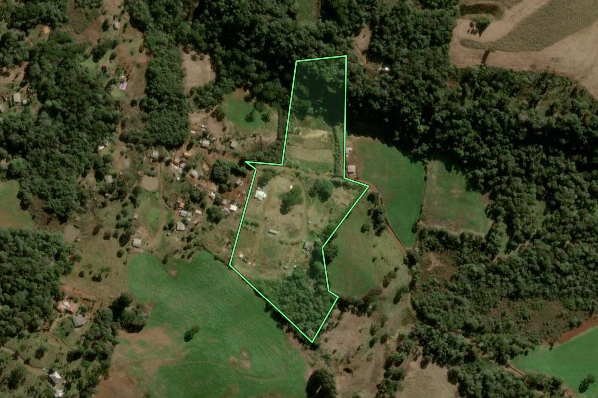 Imagem de satélite do imóvel rural em Turvo (PR), com o contorno declarado no CAR desenhado por cima.
