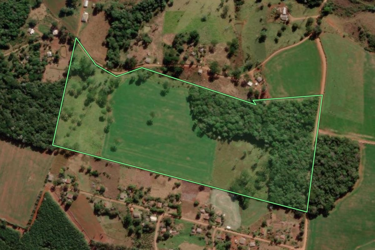 Imagem de satélite do imóvel rural em Turvo (PR), com o contorno declarado no CAR desenhado por cima.