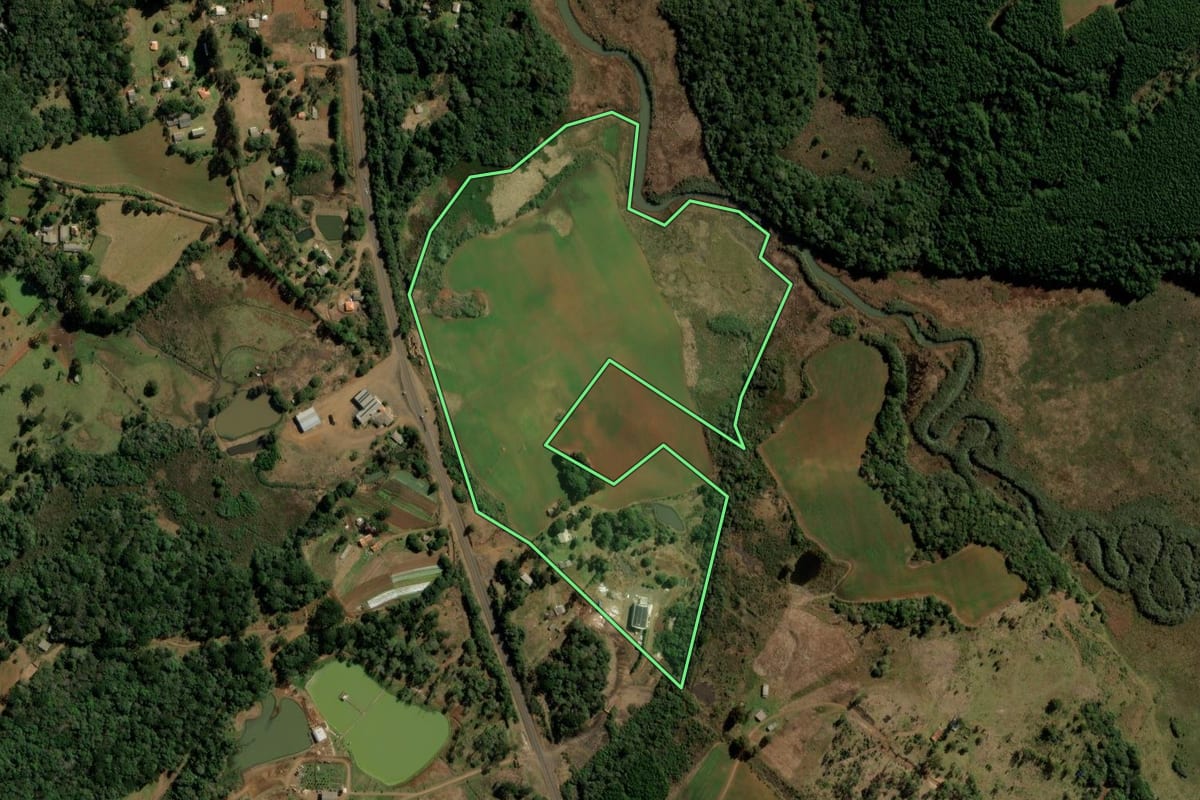 Imagem de satélite do imóvel rural em Turvo (PR), com o contorno declarado no CAR desenhado por cima.