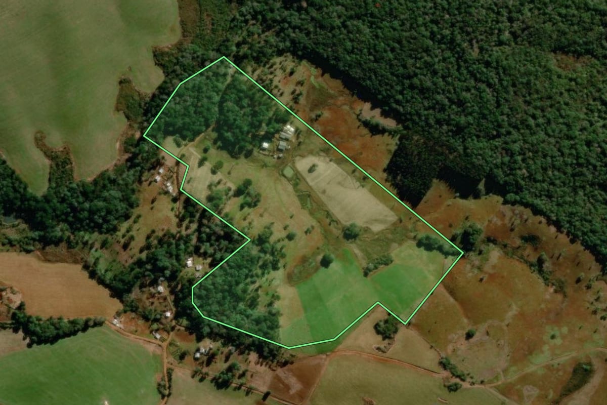 Imagem de satélite do imóvel rural em Turvo (PR), com o contorno declarado no CAR desenhado por cima.