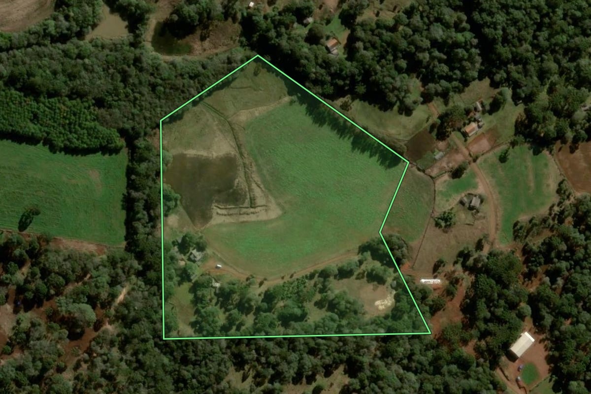 Imagem de satélite do imóvel rural em Turvo (PR), com o contorno declarado no CAR desenhado por cima.