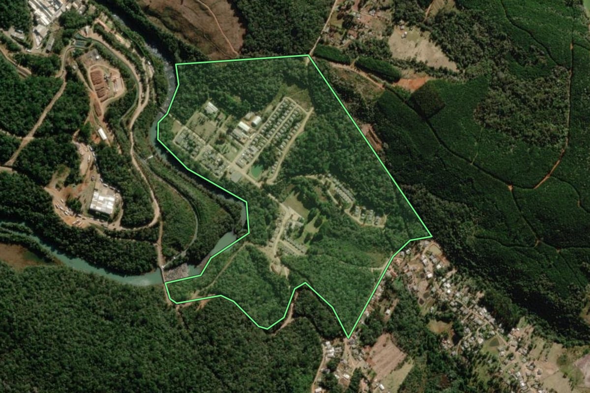 Imagem de satélite do imóvel rural em Turvo (PR), com o contorno declarado no CAR desenhado por cima.