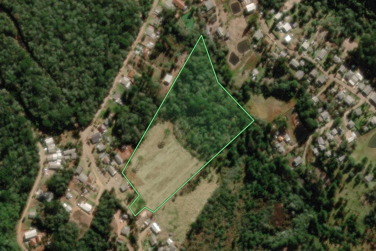 Imagem de satélite do imóvel rural em Turvo (PR), com o contorno declarado no CAR desenhado por cima.