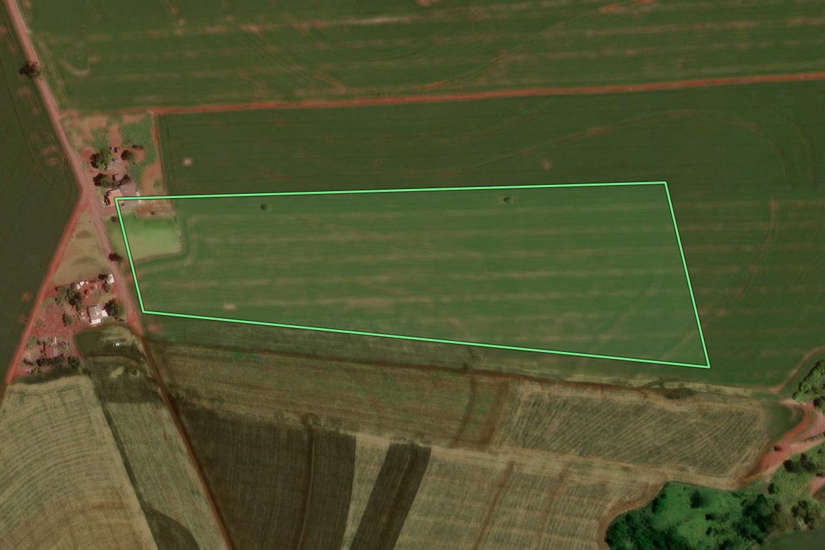 Imagem de satélite do imóvel rural em Ubiratã (PR), com o contorno declarado no CAR desenhado por cima.