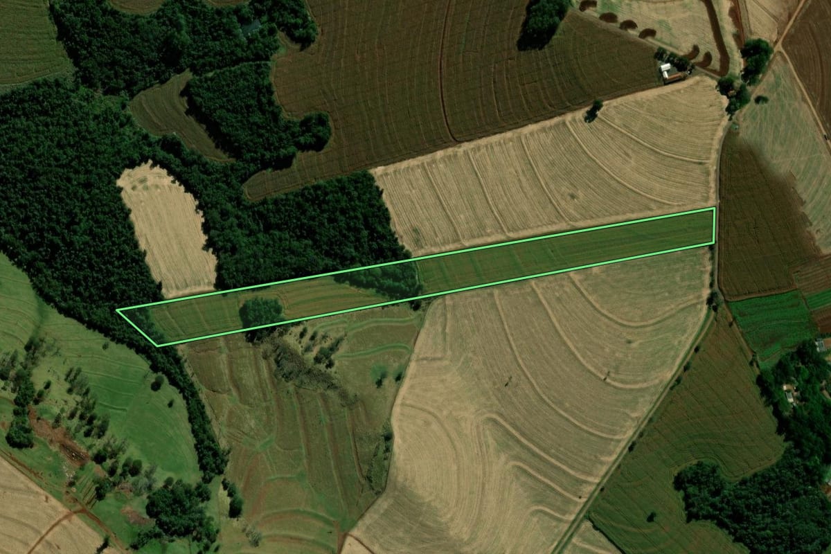 Imagem de satélite do imóvel rural em Ubiratã (PR), com o contorno declarado no CAR desenhado por cima.