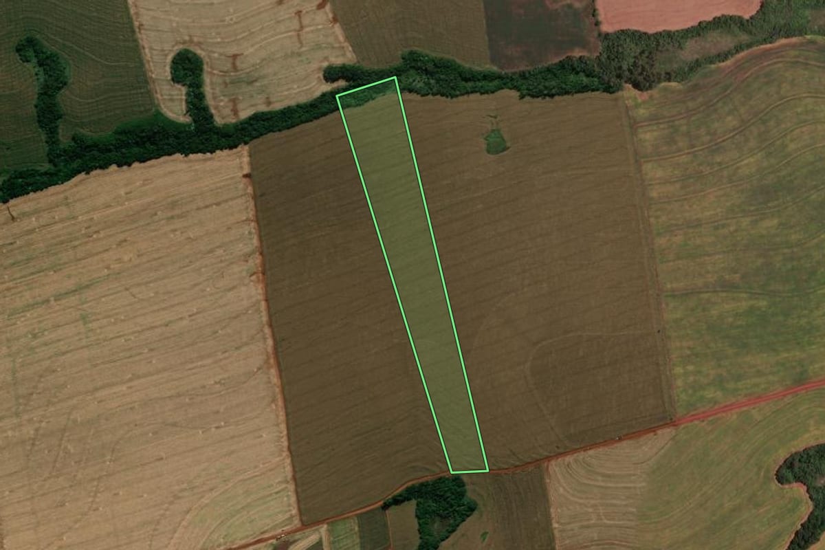 Imagem de satélite do imóvel rural em Ubiratã (PR), com o contorno declarado no CAR desenhado por cima.