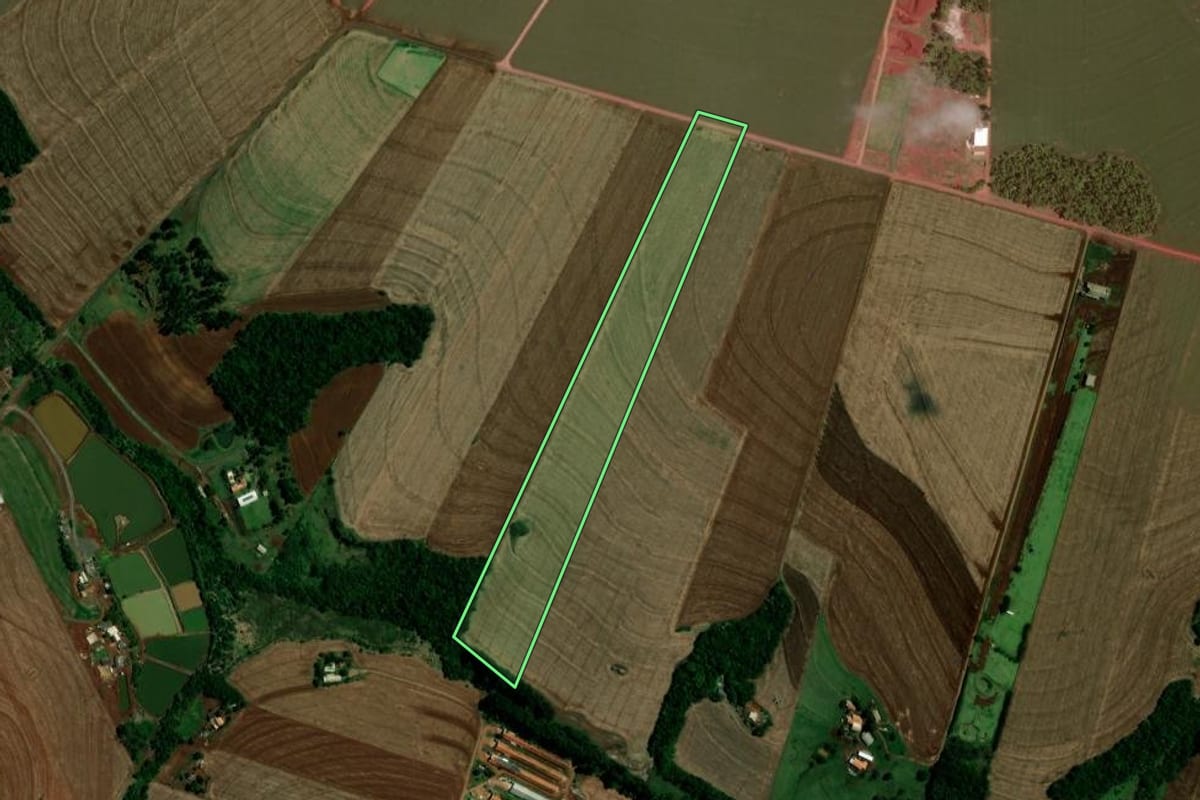 Imagem de satélite do imóvel rural em Ubiratã (PR), com o contorno declarado no CAR desenhado por cima.