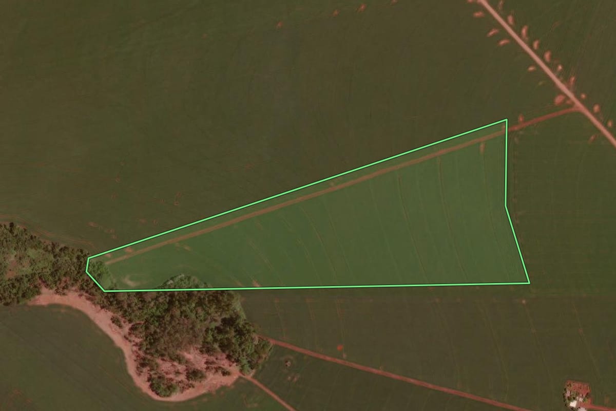 Imagem de satélite do imóvel rural em Ubiratã (PR), com o contorno declarado no CAR desenhado por cima.