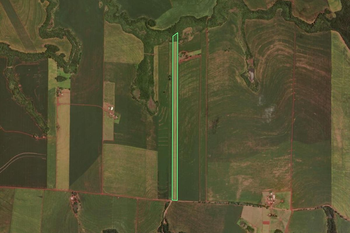 Imagem de satélite do imóvel rural em Ubiratã (PR), com o contorno declarado no CAR desenhado por cima.