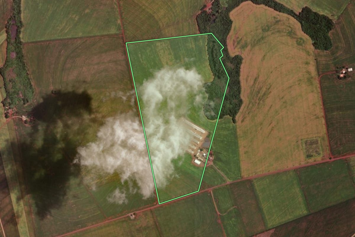 Imagem de satélite do imóvel rural em Ubiratã (PR), com o contorno declarado no CAR desenhado por cima.