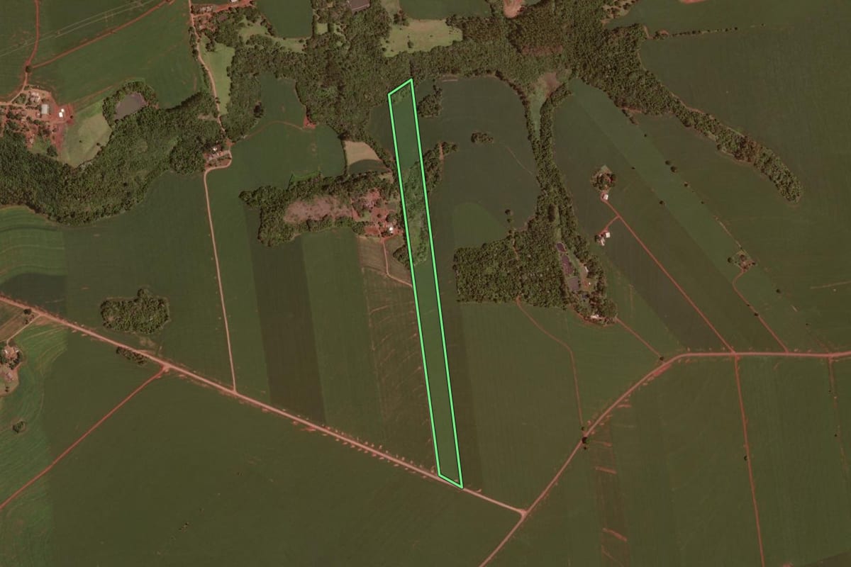 Imagem de satélite do imóvel rural em Ubiratã (PR), com o contorno declarado no CAR desenhado por cima.
