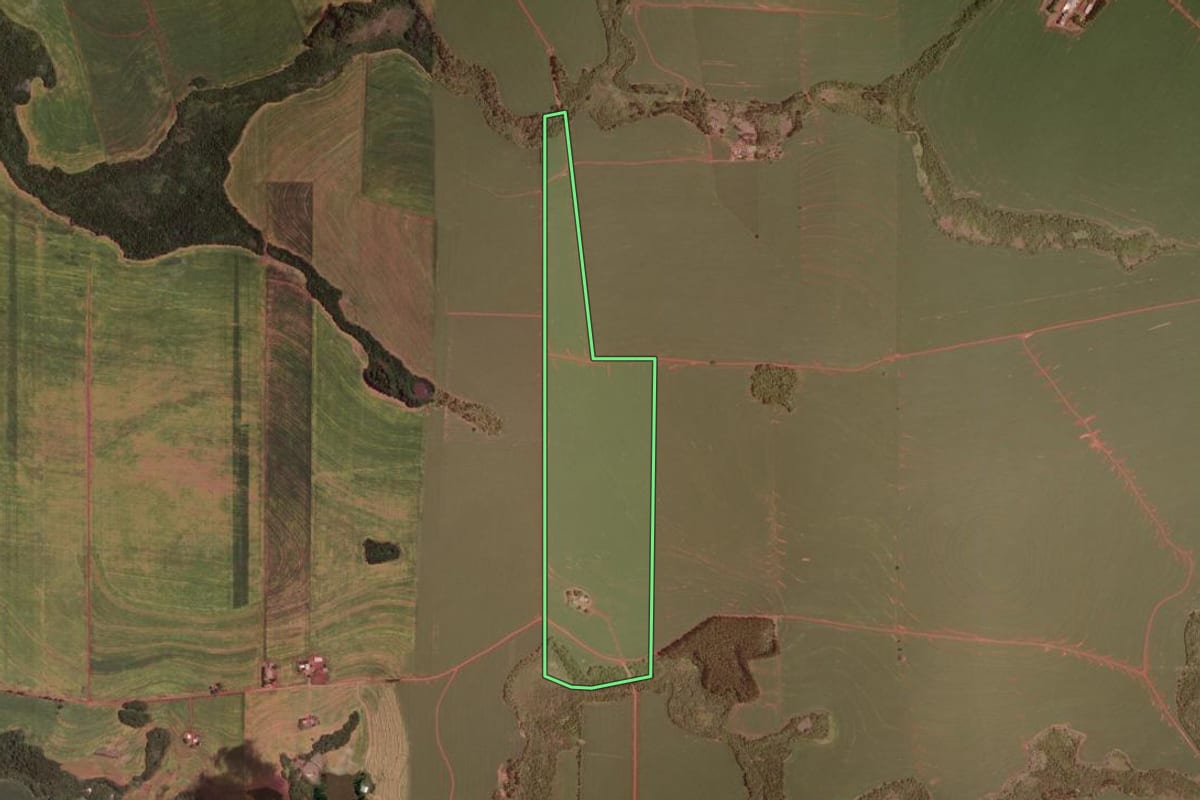 Imagem de satélite do imóvel rural em Ubiratã (PR), com o contorno declarado no CAR desenhado por cima.