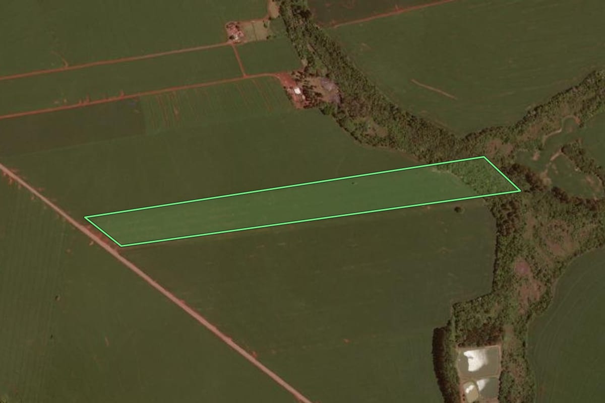 Imagem de satélite do imóvel rural em Ubiratã (PR), com o contorno declarado no CAR desenhado por cima.