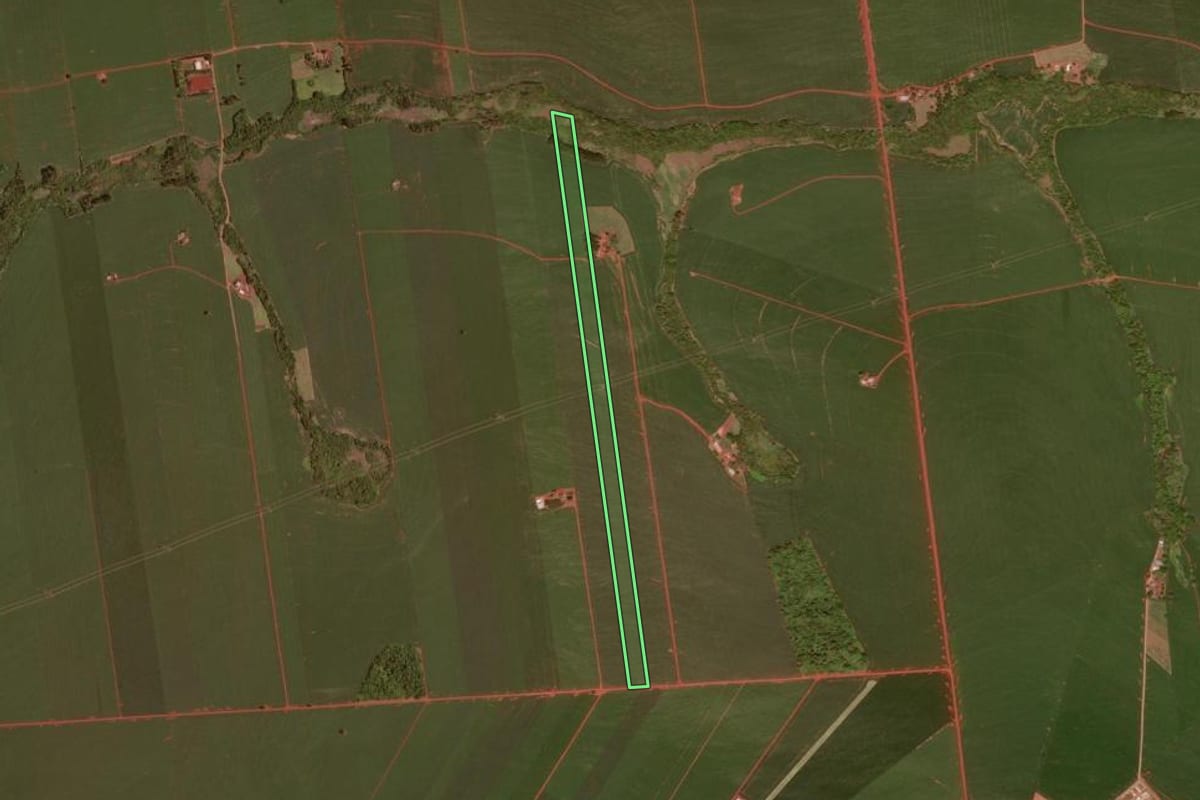 Imagem de satélite do imóvel rural em Ubiratã (PR), com o contorno declarado no CAR desenhado por cima.