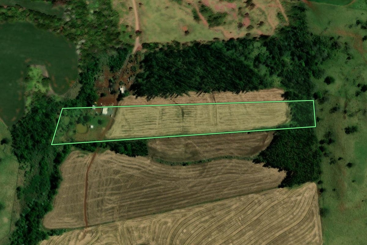Imagem de satélite do imóvel rural em Ubiratã (PR), com o contorno declarado no CAR desenhado por cima.