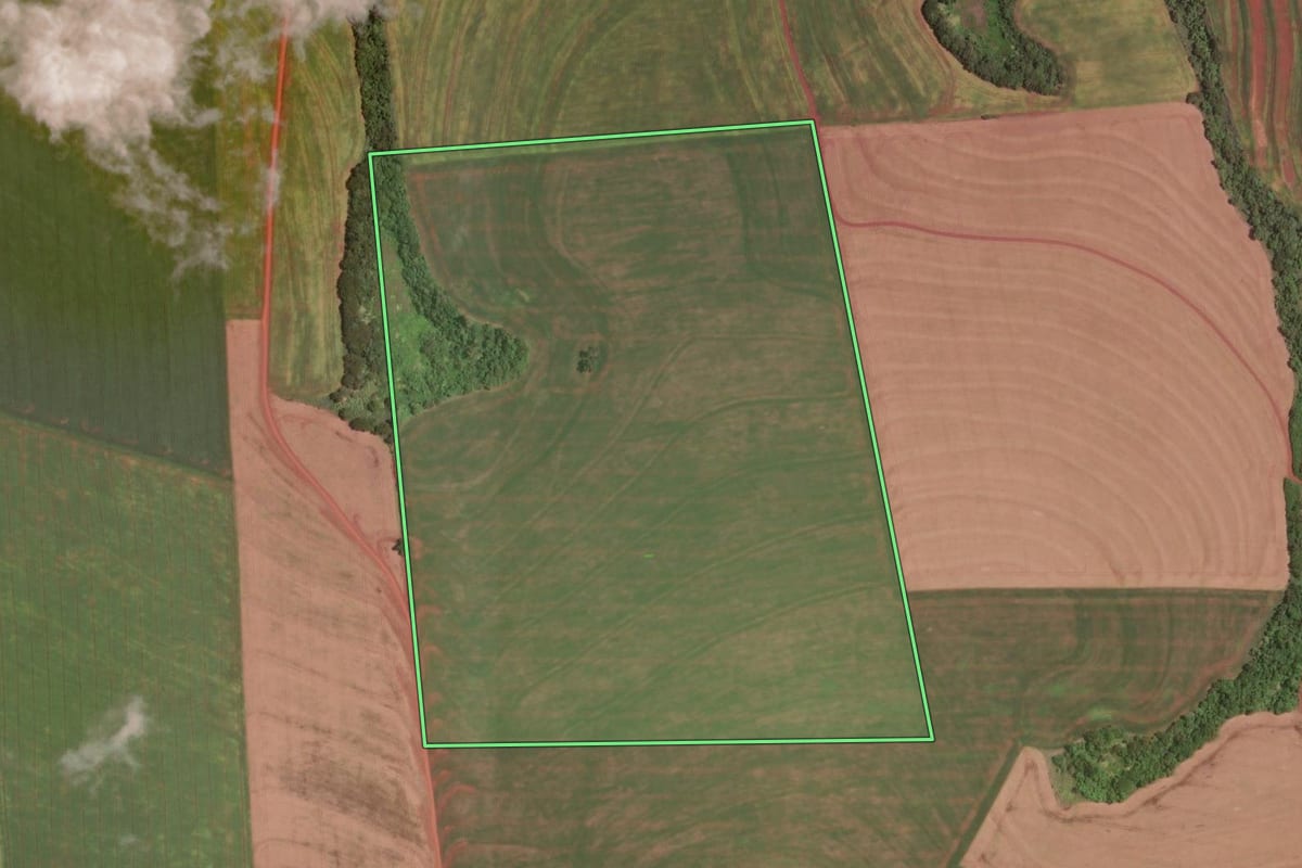Imagem de satélite do imóvel rural em Ubiratã (PR), com o contorno declarado no CAR desenhado por cima.