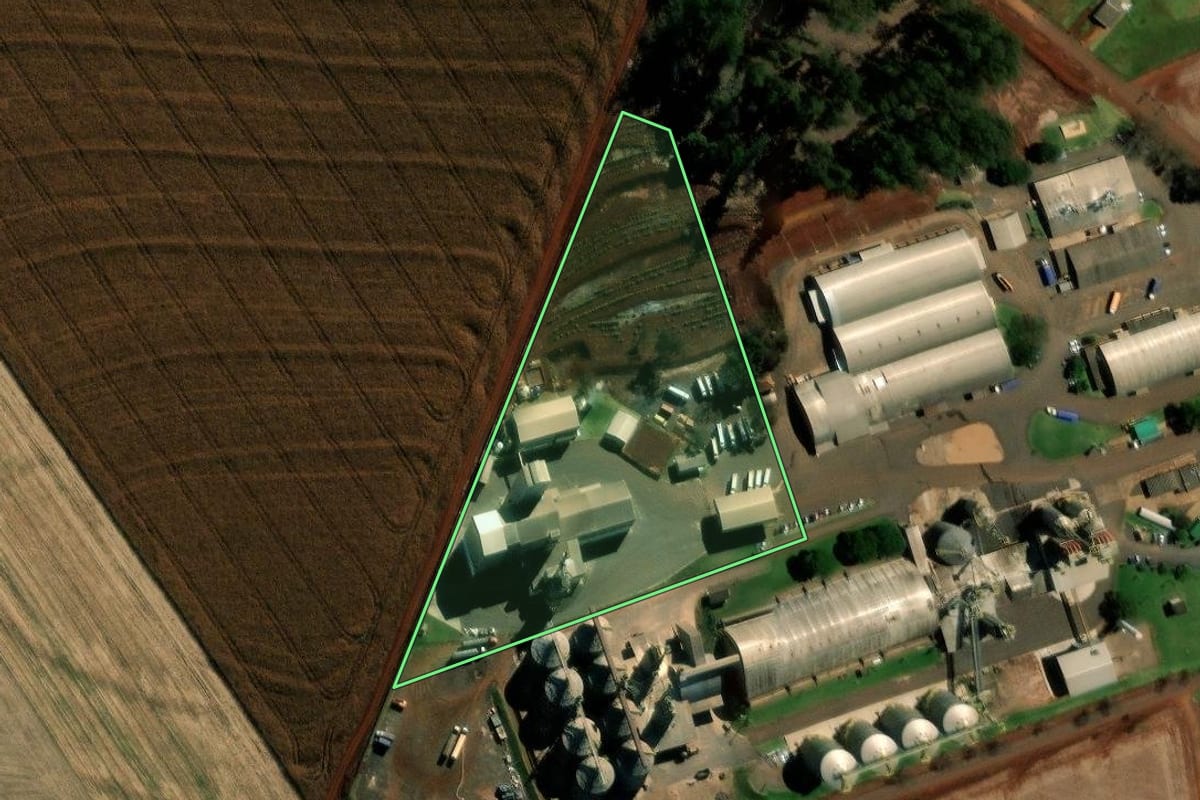 Imagem de satélite do imóvel rural em Ubiratã (PR), com o contorno declarado no CAR desenhado por cima.