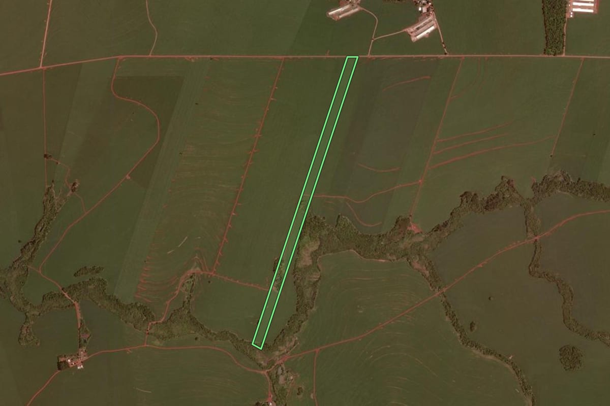 Imagem de satélite do imóvel rural em Ubiratã (PR), com o contorno declarado no CAR desenhado por cima.