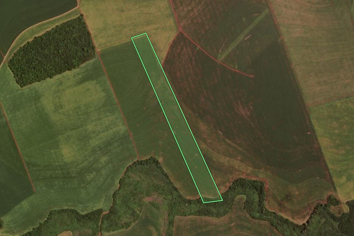 Imagem de satélite do imóvel rural em Ubiratã (PR), com o contorno declarado no CAR desenhado por cima.