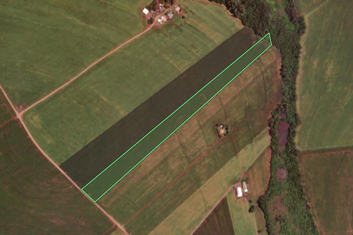 Imagem de satélite do imóvel rural em Ubiratã (PR), com o contorno declarado no CAR desenhado por cima.