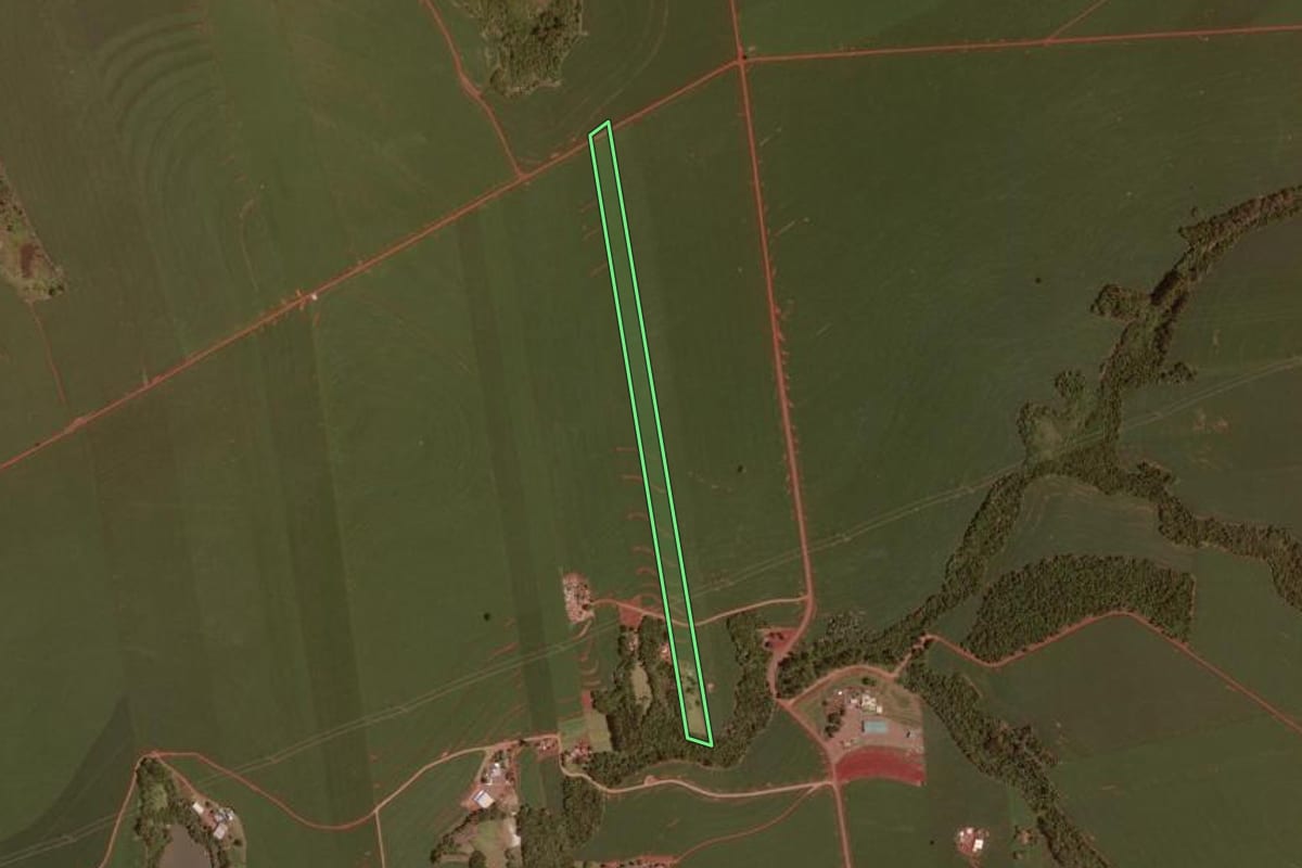Imagem de satélite do imóvel rural em Ubiratã (PR), com o contorno declarado no CAR desenhado por cima.