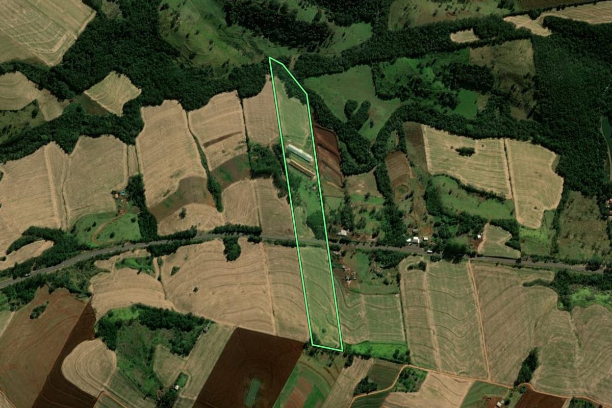 Imagem de satélite do imóvel rural em Ubiratã (PR), com o contorno declarado no CAR desenhado por cima.