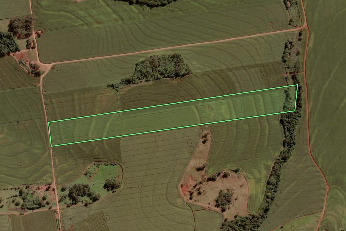Imagem de satélite do imóvel rural em Ubiratã (PR), com o contorno declarado no CAR desenhado por cima.