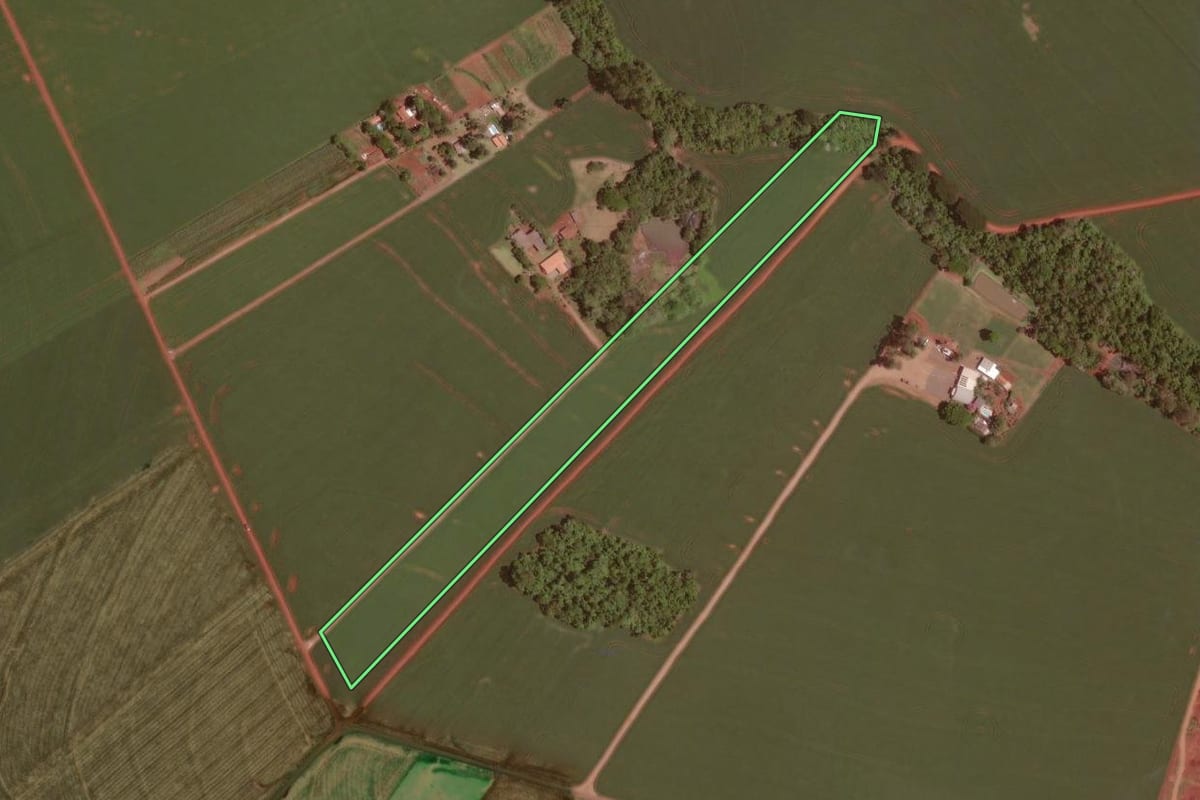 Imagem de satélite do imóvel rural em Ubiratã (PR), com o contorno declarado no CAR desenhado por cima.