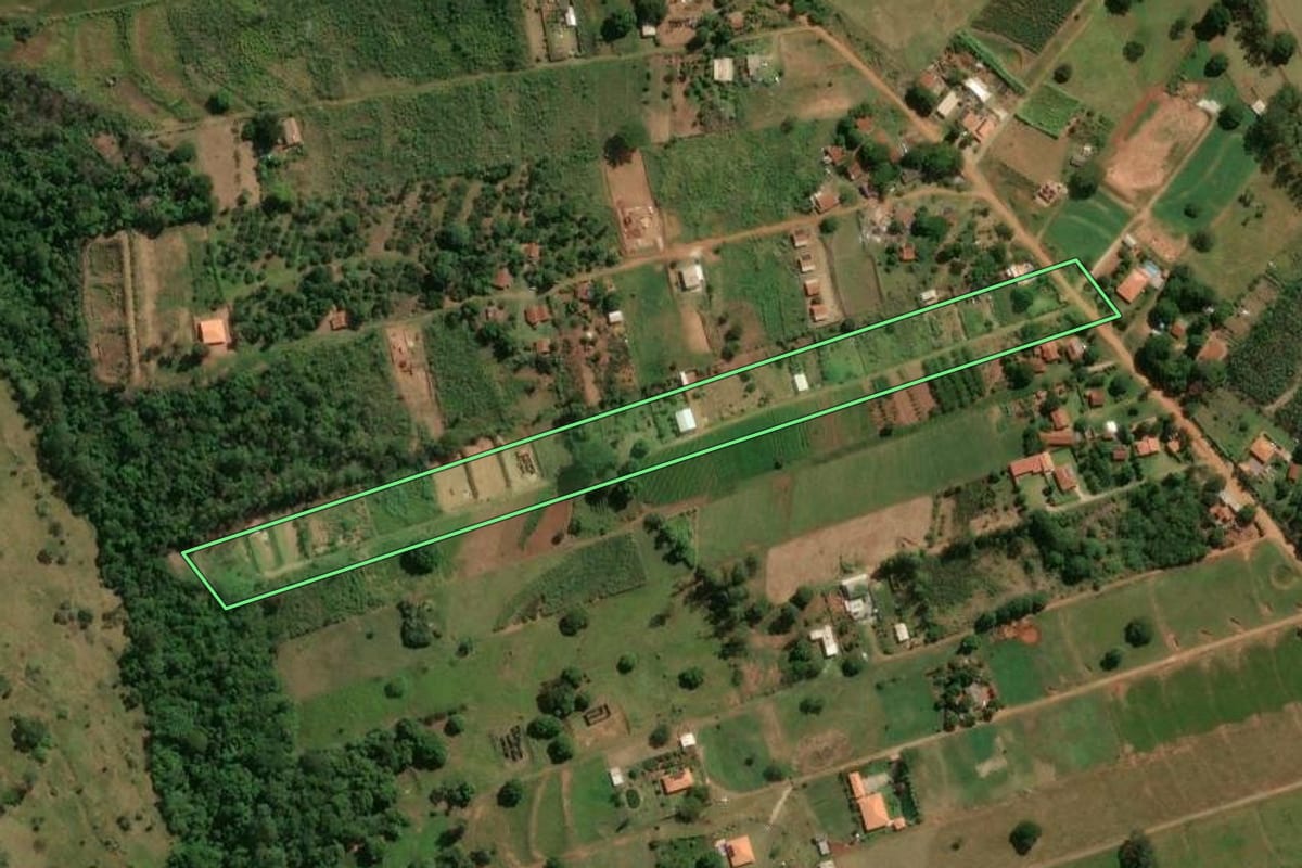 Imagem de satélite do imóvel rural em Umuarama (PR), com o contorno declarado no CAR desenhado por cima.