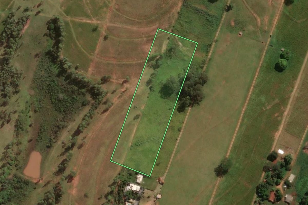 Imagem de satélite do imóvel rural em Umuarama (PR), com o contorno declarado no CAR desenhado por cima.