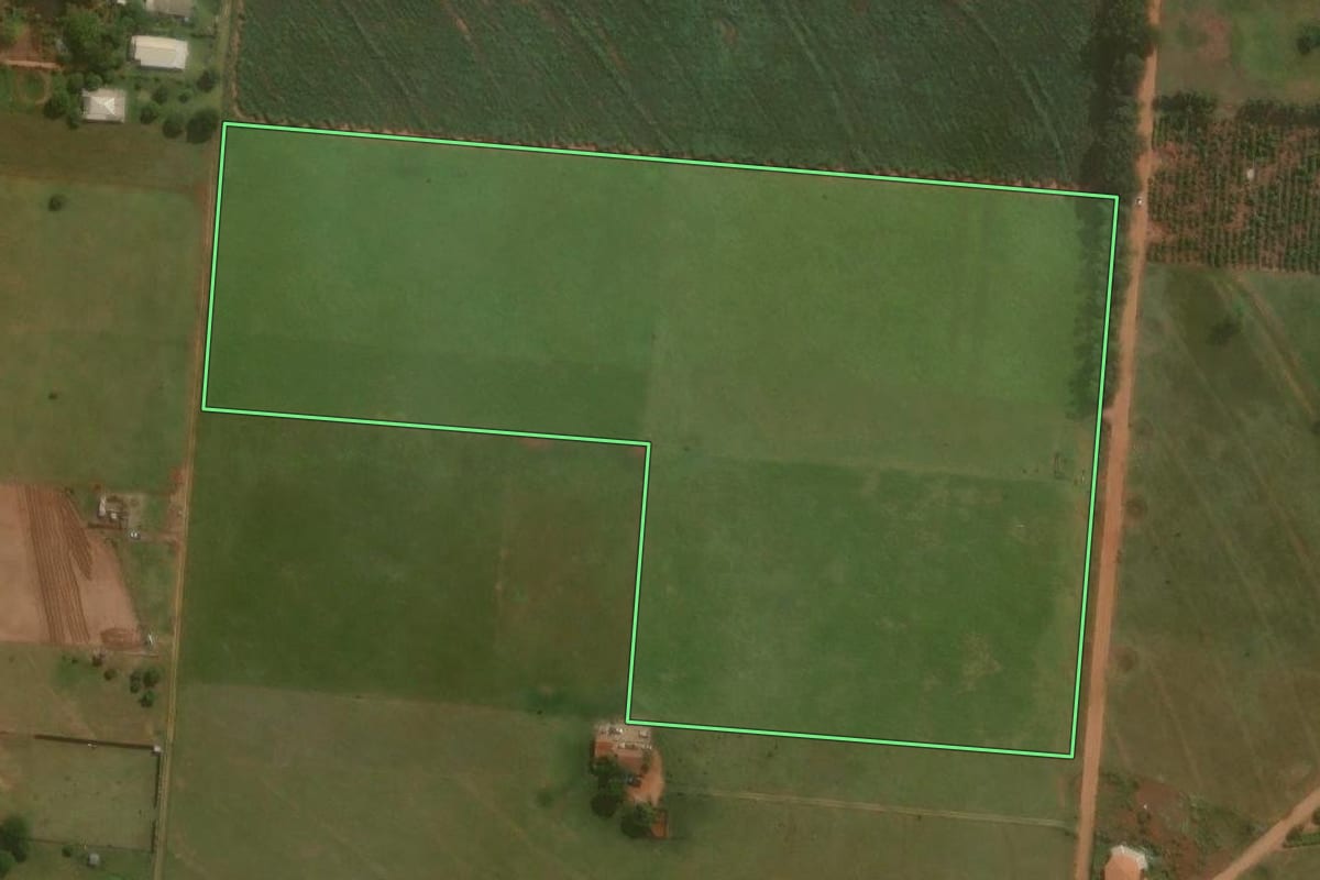 Imagem de satélite do imóvel rural em Umuarama (PR), com o contorno declarado no CAR desenhado por cima.