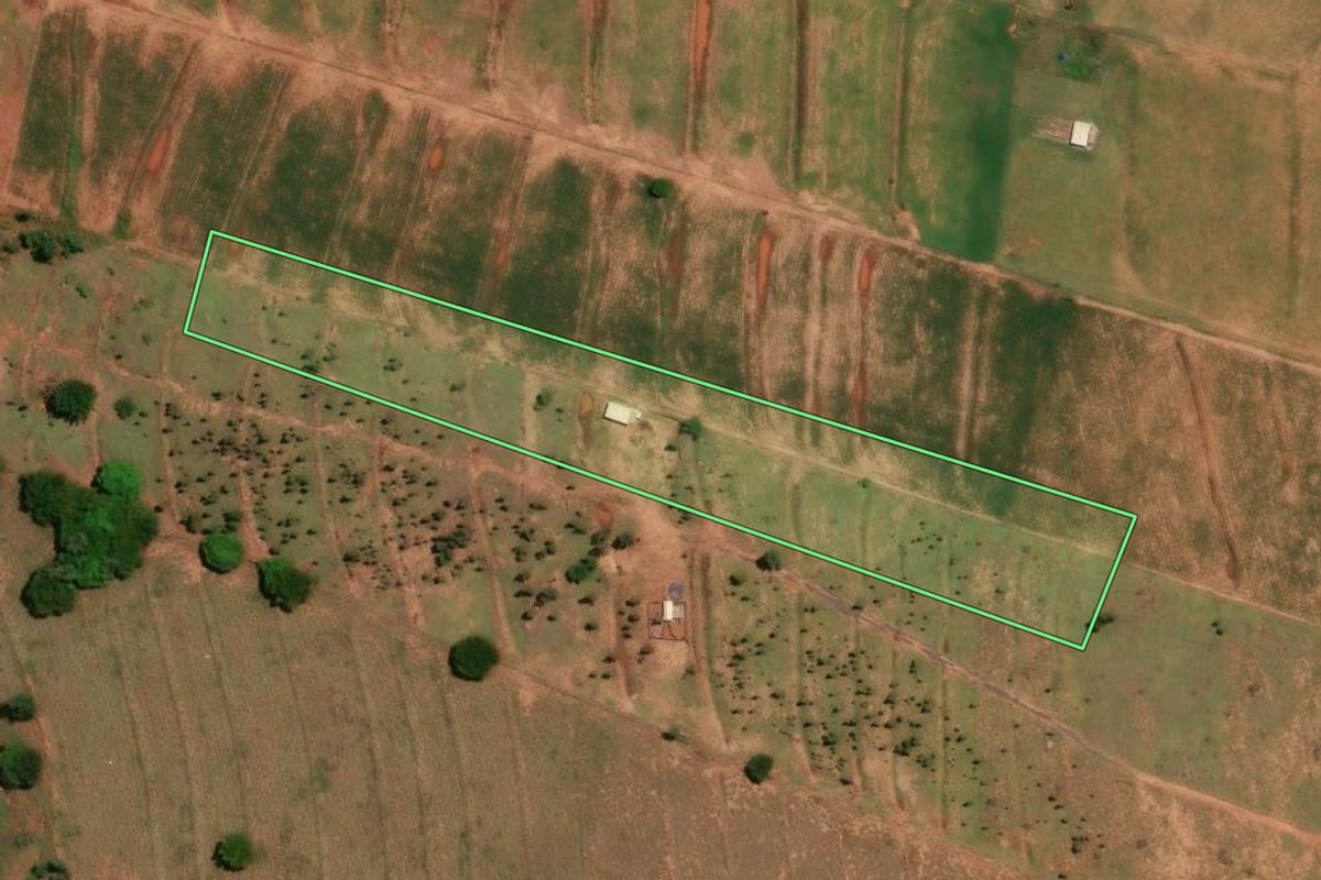 Imagem de satélite do imóvel rural em Umuarama (PR), com o contorno declarado no CAR desenhado por cima.