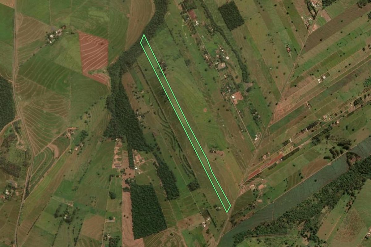 Imagem de satélite do imóvel rural em Umuarama (PR), com o contorno declarado no CAR desenhado por cima.